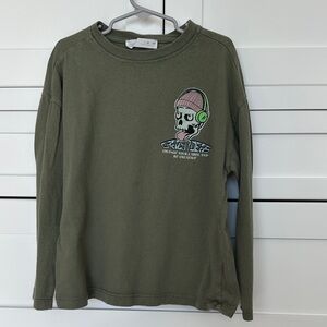 Green Kids Long Sleeve Shirt with Skull Design size 8 (true size 7)